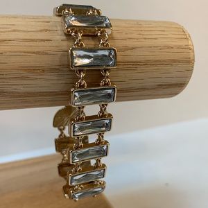 Avon gold tone bracelet 7-8 inch length
